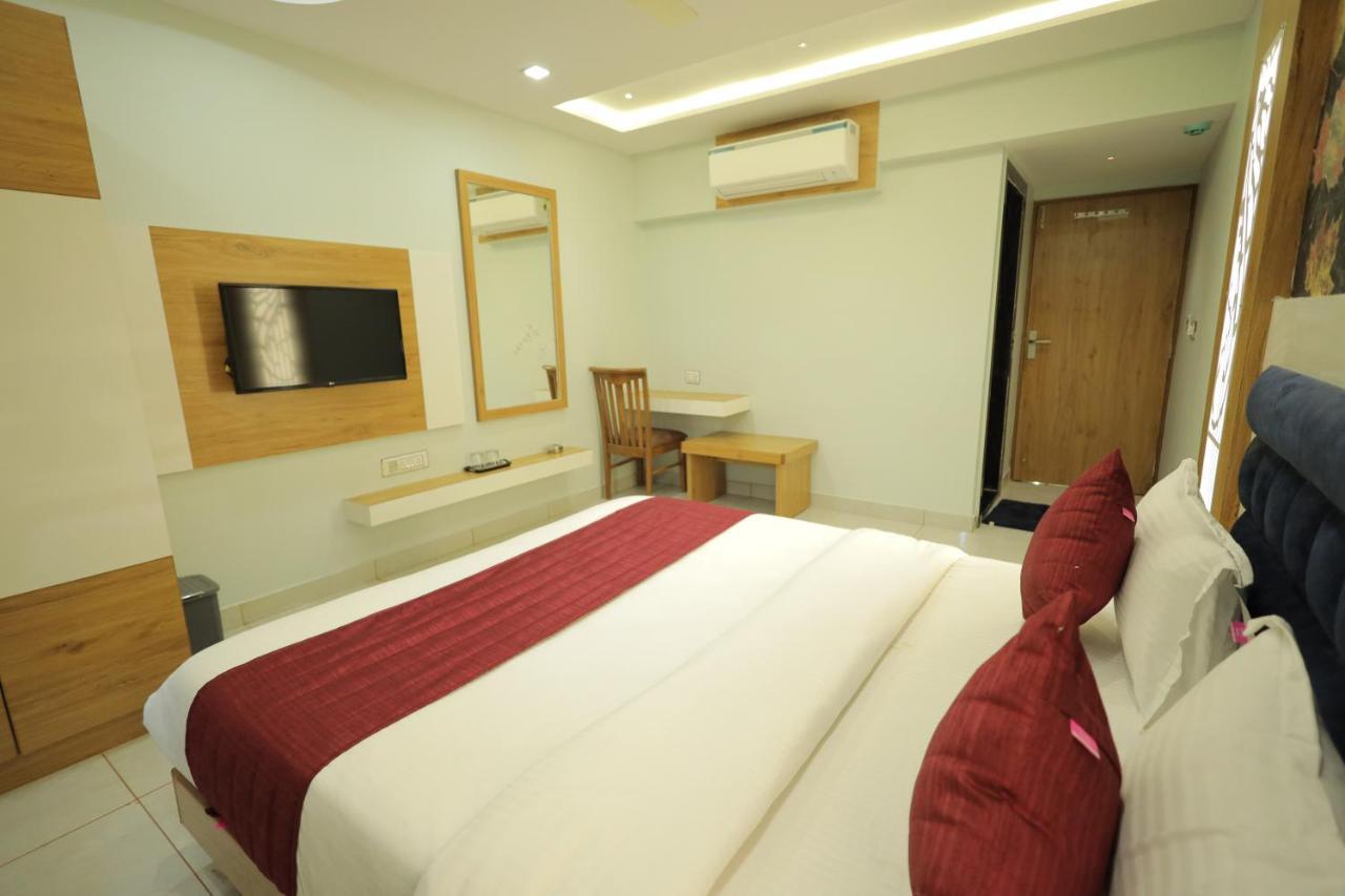 Hotel Rk Fortune Ahmedabad Eksteriør bilde