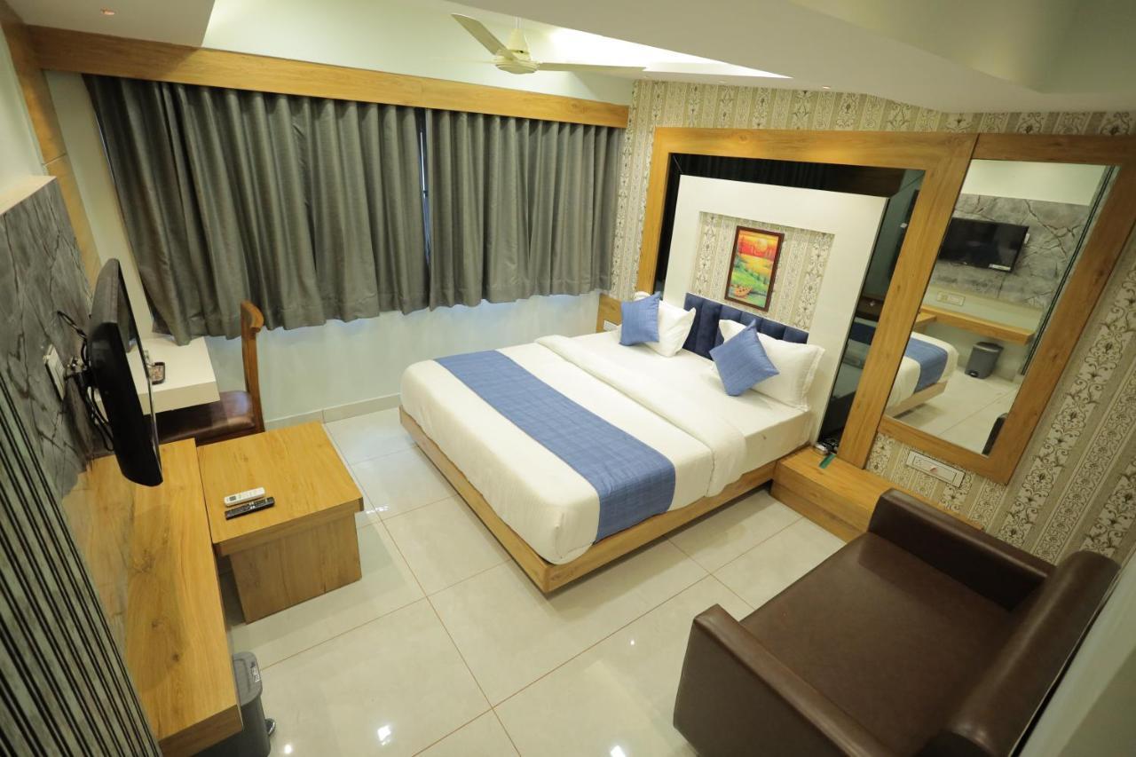 Hotel Rk Fortune Ahmedabad Eksteriør bilde