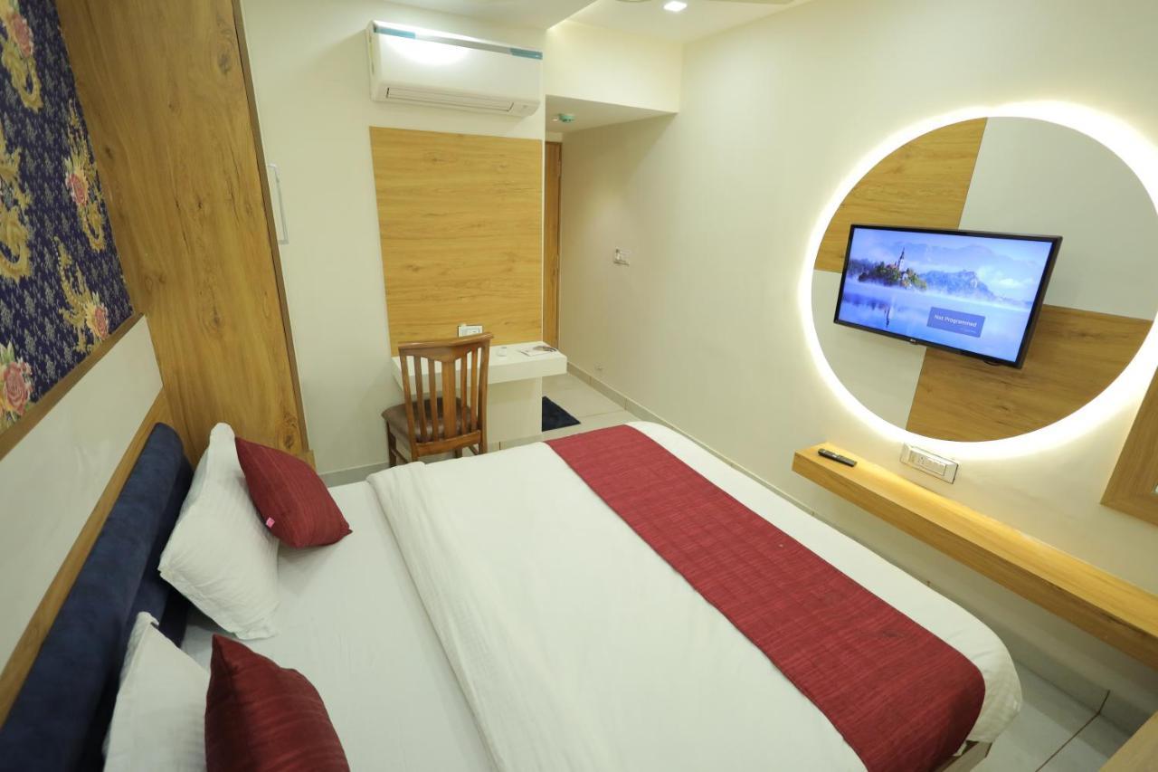 Hotel Rk Fortune Ahmedabad Eksteriør bilde